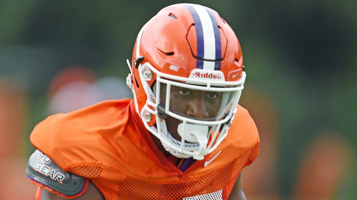 Clemson tight end Jaelyn Lay goes through a drill during fall camp.