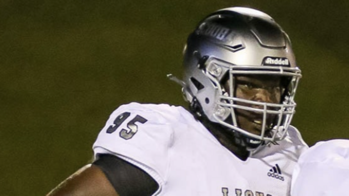 South Carolina landed a commitment from East Mississippi Community College defensive lineman Elijah Davis. He’s rated the No. 4 JUCO player in the 2023 class.