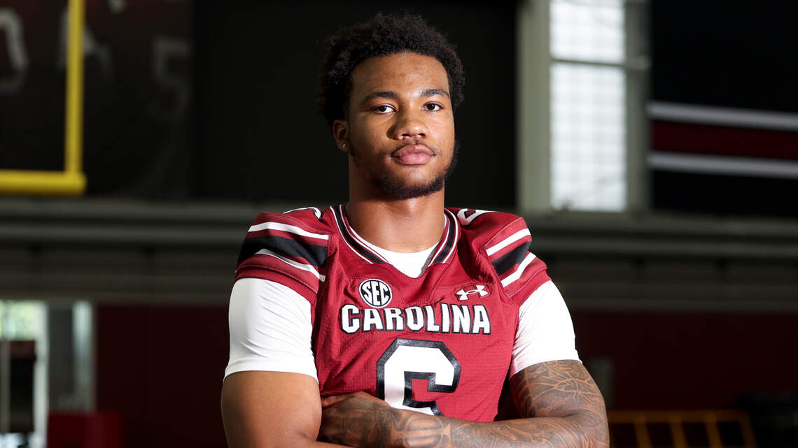 Dylan Stewart back with Gamecocks, Shane Beamer says. Will he play vs. Florida?