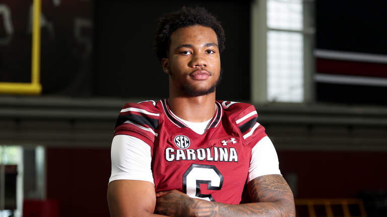 Dylan Stewart back with Gamecocks, Shane Beamer says. Will he play vs. Florida?