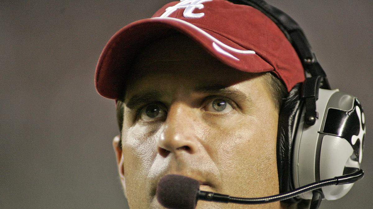 Mike Shula, shown in 2006 as the Alabama head coach