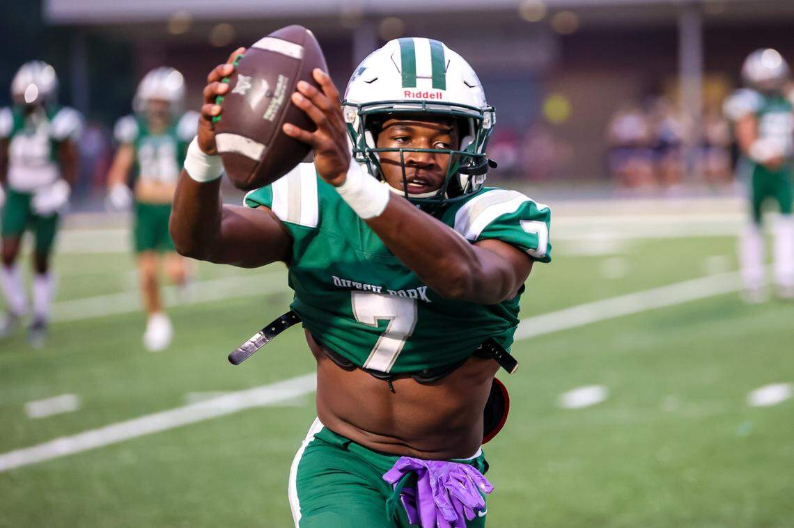 Dutch Fork Silver Foxes defensive back Elgin Sessions (7) warms up before the game against the Weddington Warriors at Dutch Fork High School Friday, Sept. 22, 2023.