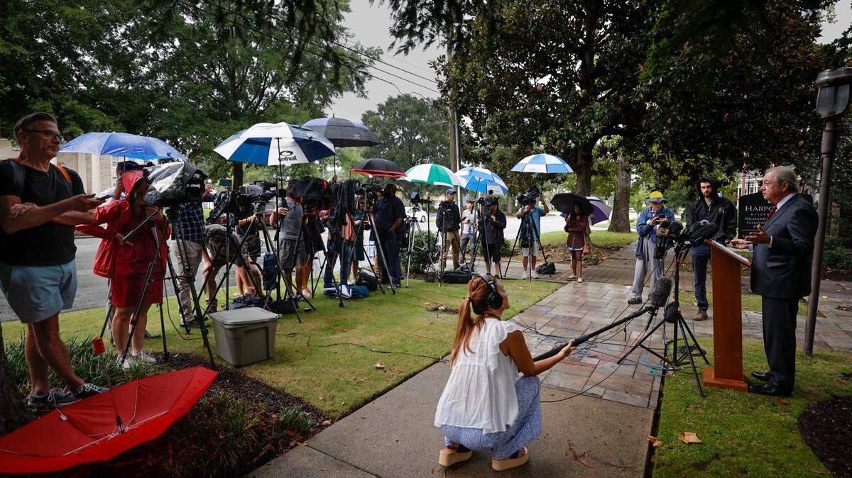 Murdaugh’s lawyers accuse SC attorney general of withholding murder evidence, leaks to media