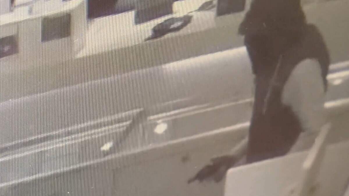 A South Carolina man was arrested for armed robbery after police say he robbed a Kay Jewelers jewelry store off Fort Jackson Boulevard last December. 