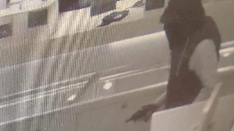 Search for man accused of robbing jewelry store at gunpoint, Columbia police say