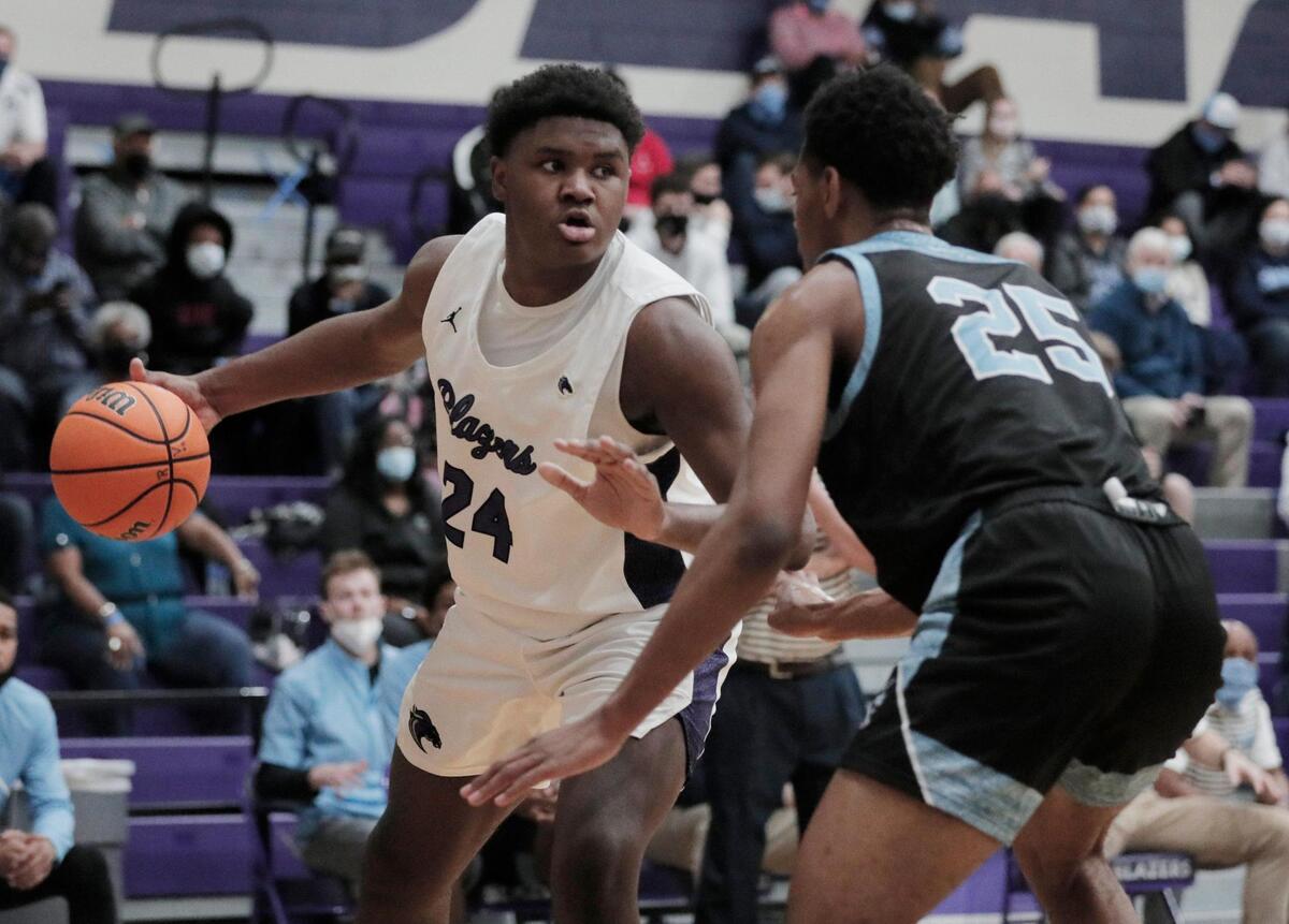 Dorman’s Earl Burgess 25 guards Ridge View’s Miles Squirewell 24 on Friday, February 26, 2021.