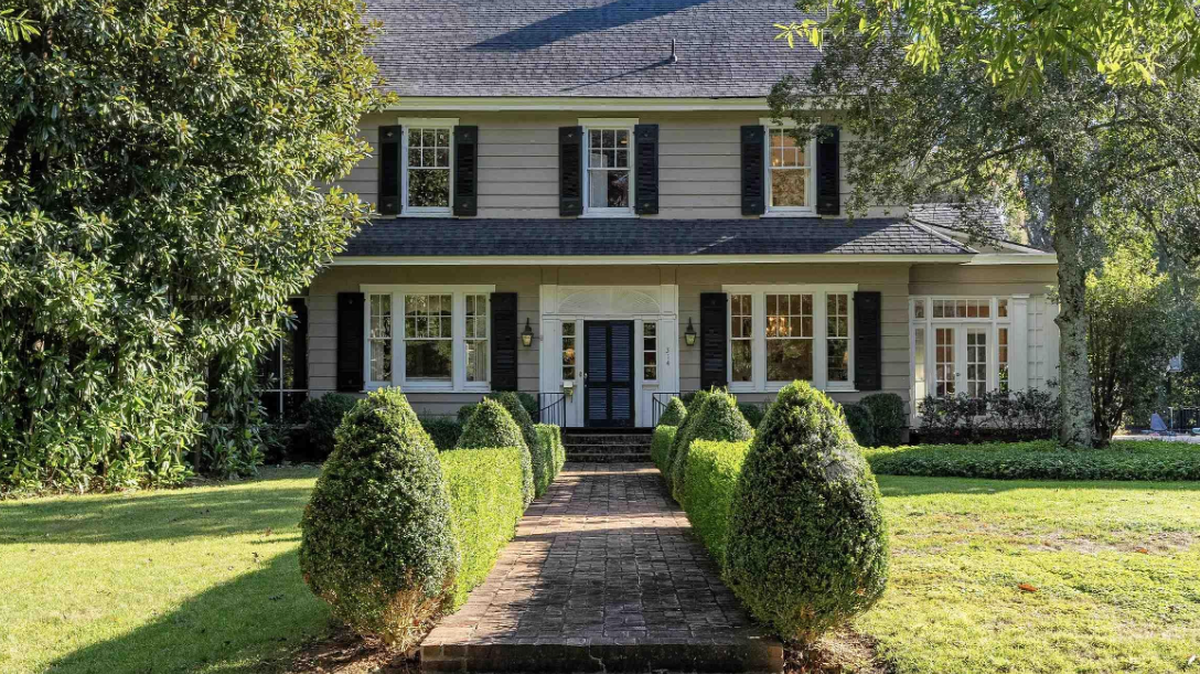This $2.2M SC home was designed by famed architect Willie Ward