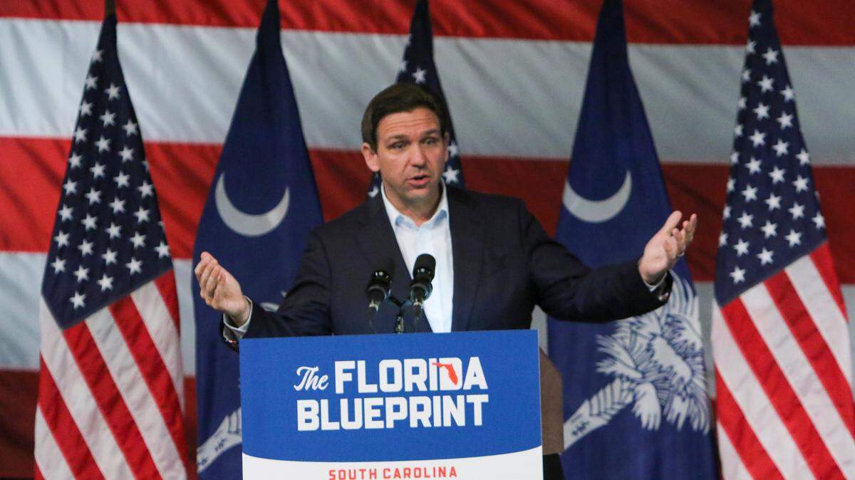 El gobernador Ron DeSantis, habla durante una escala de su gira en la iglesia North Baptist Church en Spartanburg, Carolina del Sur, el miércoles 19 de abril de 2023.
