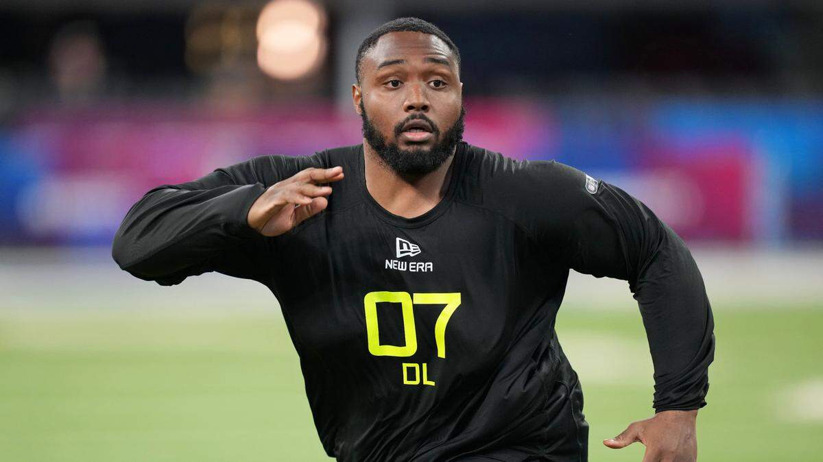 Oregon defensive lineman Jamaree Caldwell (DL07) participates in drills during the 2025 NFL Combine at Lucas Oil Stadium.