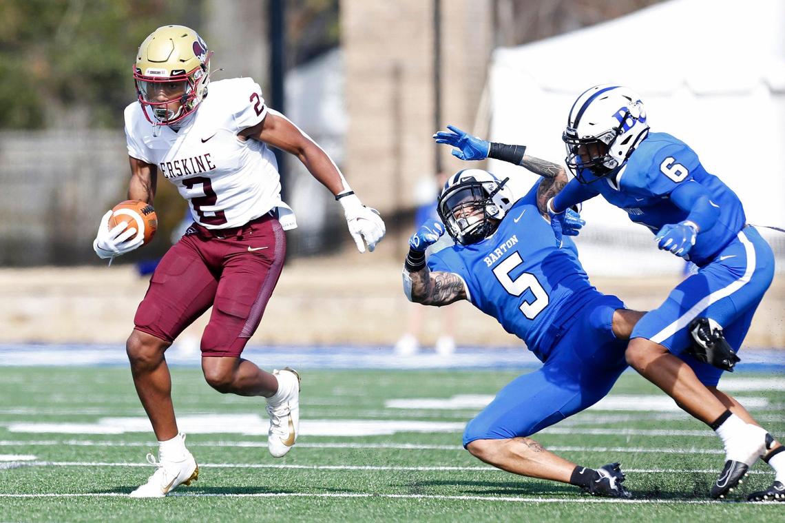 Erskine receiver Javian Bellamy dodges a tackle from Barton Bulldogs defensive back Jordan White (5) on Saturday.