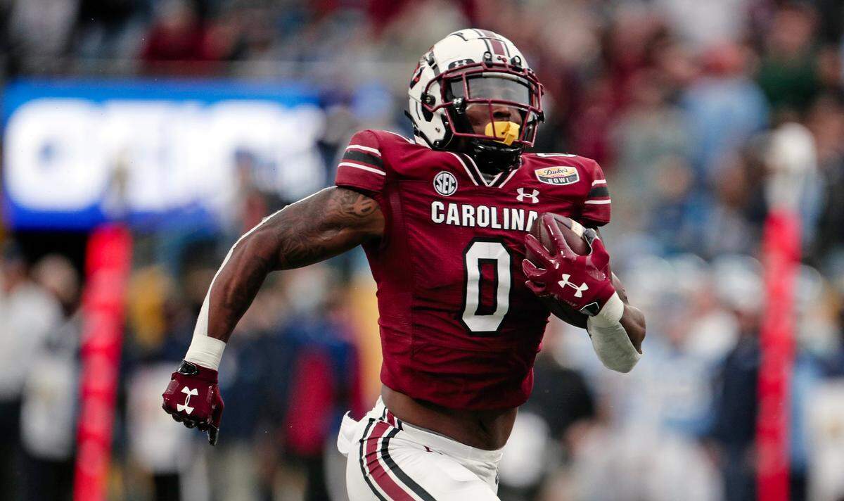 South Carolina’s Jaheim Bell scores a touchdown last year against North Carolina in the Duke’s Mayo Bowl.