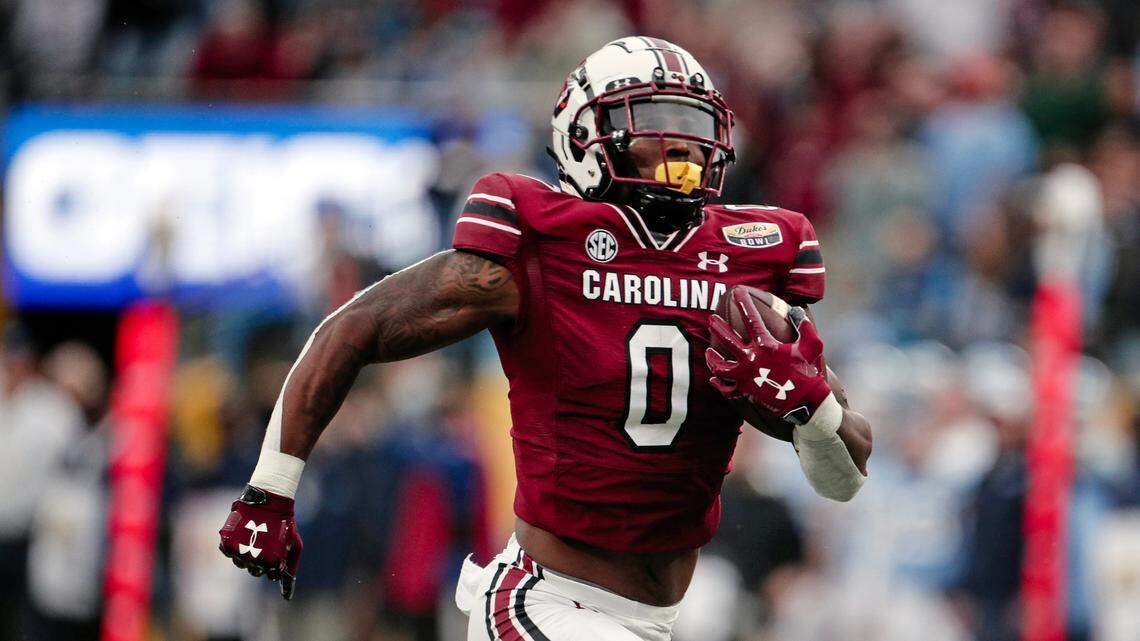South Carolina’s Jaheim Bell scores a touchdown Thursday against North Carolina in the Duke’s Mayo Bowl.