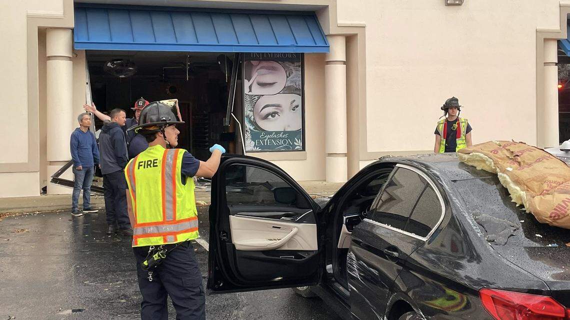 Columbia strip mall left in the dark, but not due to storm. Here’s what happened