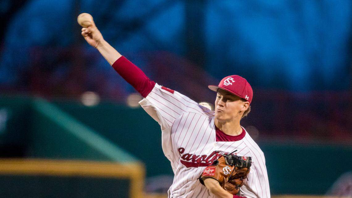 South Carolina Gamecocks Wesley Sweatt (40) pitches against the Valporaiso Crusaders.
