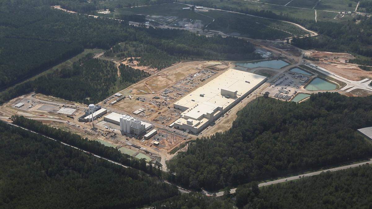 The Jushi plant in Columbia is still under construction but has begun the process to hire 400 workers. The plant will make glass fibers and pellets to be used in the manufacturing of lightweight products. 9/20/18