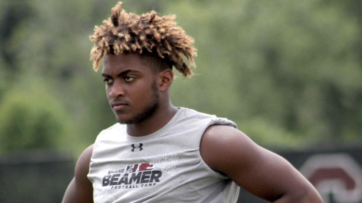 Three-star defensive end Bryan Thomas Jr. committed to South Carolina on Monday. He’s the fifth player from Florida in the 2022 class to choose the Gamecocks.