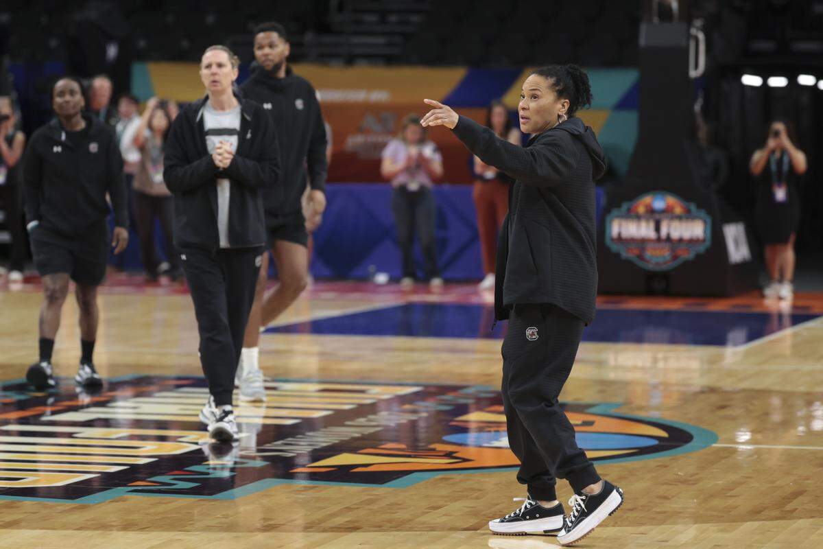 South Carolina's head coach Dawn Staley directs her team during practice at Mortgage Matchup Center in Phoenix on Thursday, April 2, 2026.