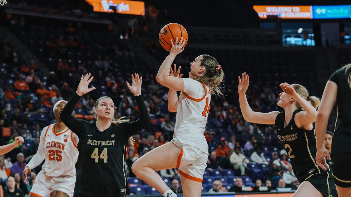 How Clemson WBB is taking ‘drastic strides’ in Shawn Poppie’s second season