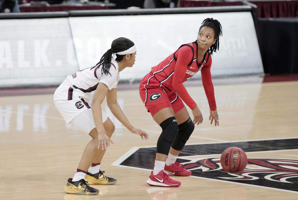 South Carolina Gamecocks guard Eniya Russell (2) guards Georgia Lady Bulldogs guard Sarah Ashlee Barker (3) at Colonial Life Arena on Thursday, January 21, 2021.