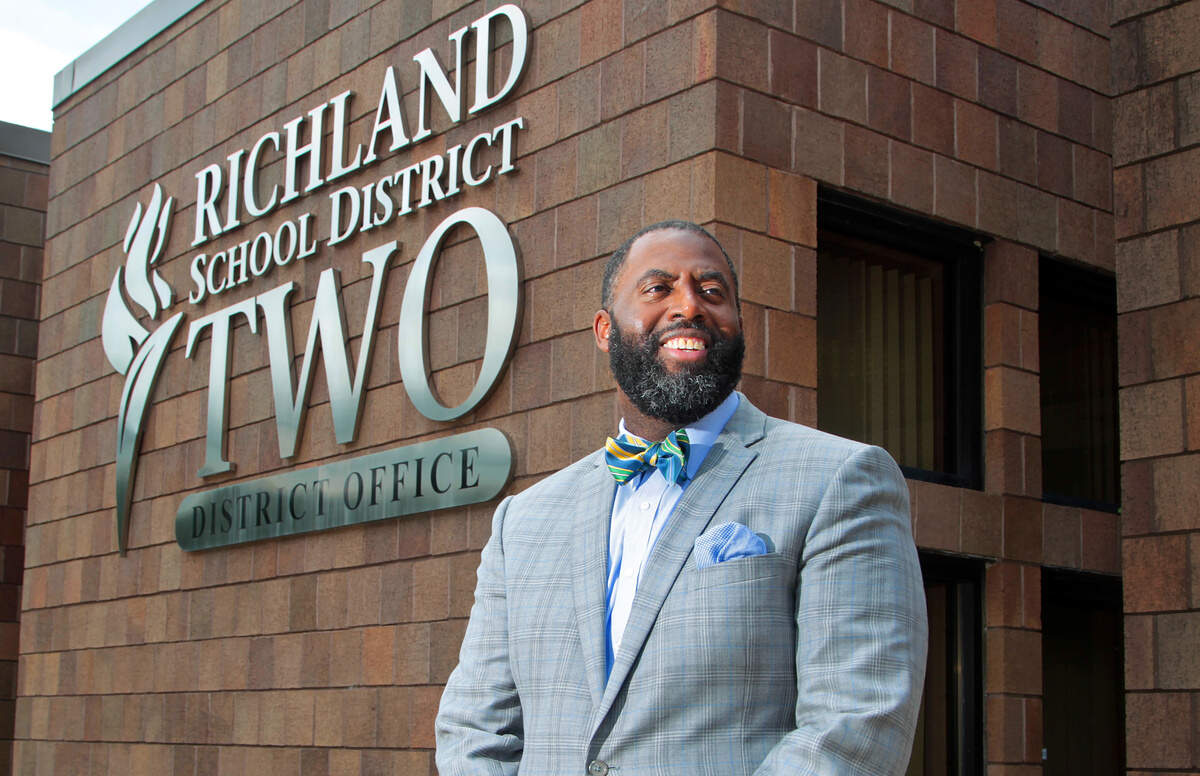 Richland 2 schools superintendent Baron Davis will stay with the district until mid-2025 and will receive a 4% raise after the school board approved changes to his contract Sept. 22, 2021.