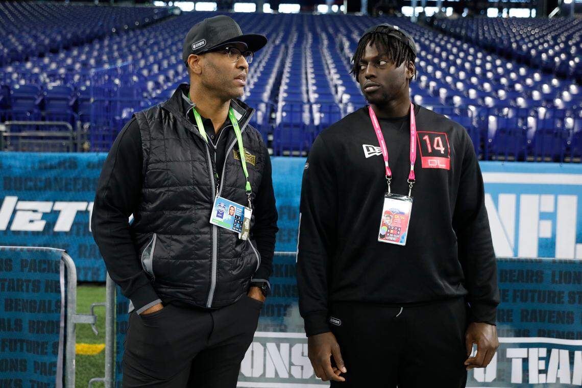 South Carolina defensive lineman Javon Kinlaw talks with NFL Legend Michael Rucker, left, at the NFL football scouting combine in Indianapolis, Saturday, Feb. 29, 2020.