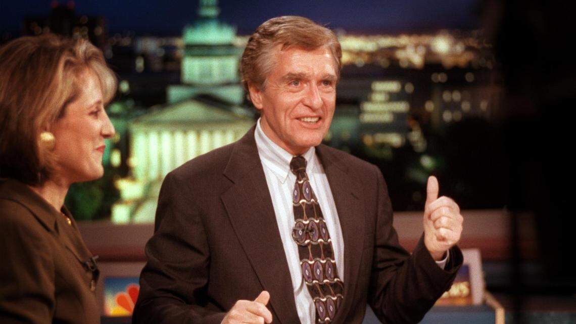“Free at last,” exclaimed news anchor Ed Carter as the 6 o’clock newscast ended on Wednesday, Nov. 25, 1998. Carter died on Tuesday, April 28, 2020. (Erik Campos/The State)