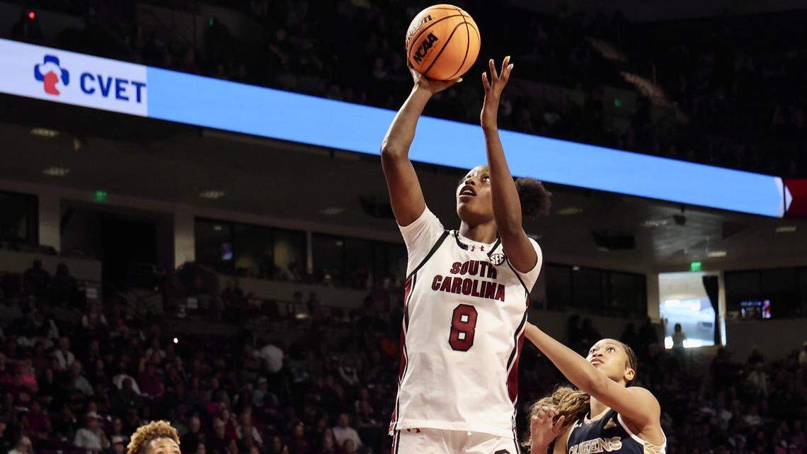 South Carolina’s Joyce Edwards shoots as Queens’ Brenae Jones-Grant defends on Nov. 23, 2025.