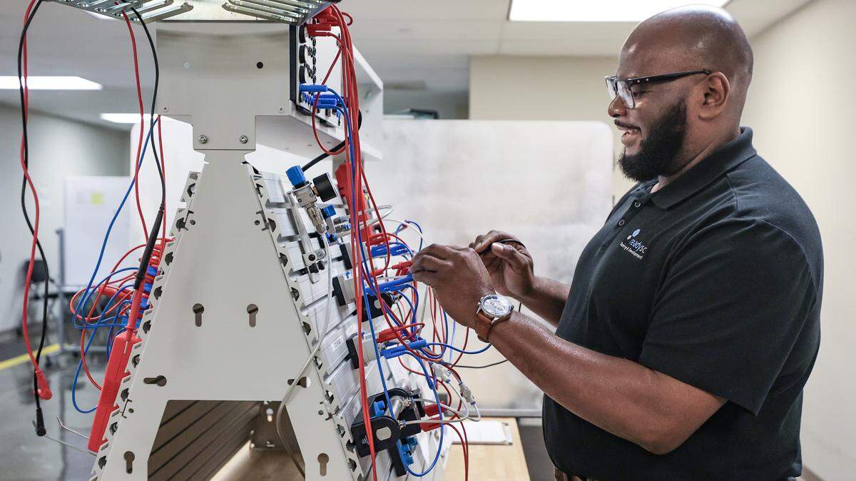 ReadySC instructor Eric Dorsey demonstrates the use of a pneumatic tester in the new training area at the Cornerstone Economic Development and Workforce Training Center at Midlands Technical College. The center is being used to screen applicants for Scout Motors.