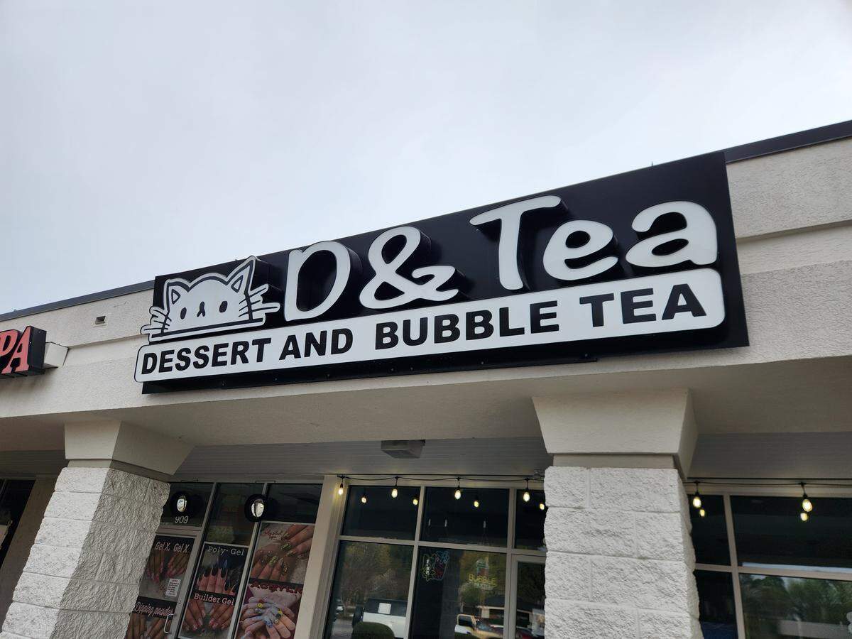 D&Tea Dessert and Bubble Tea recently opened at Cayce’s Parkland Plaza.