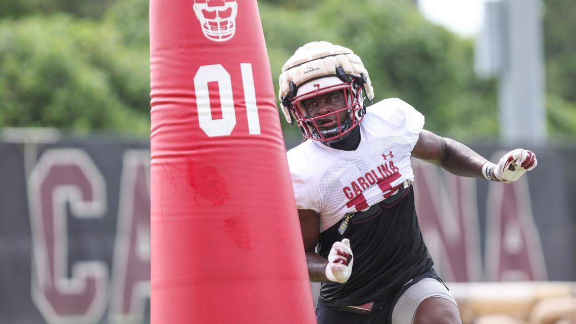 South Carolina edge Donovan Westmoreland (15) runs drills during practice in Columbia on Monday, August 7, 2023.