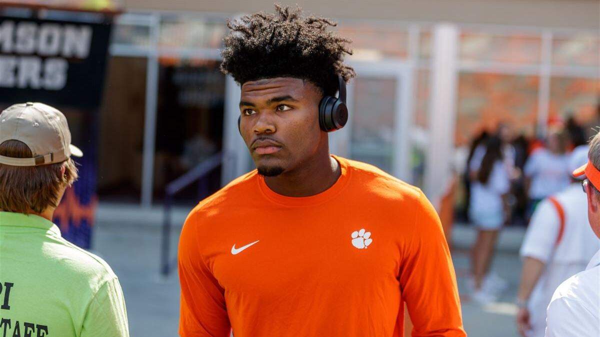 Clemson’s Trenton Simpson