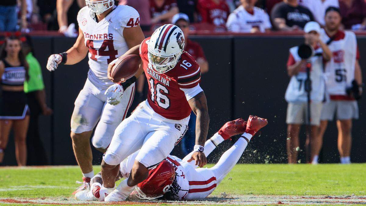 South Carolina quarterback LaNorris Sellers (16) plays Oklahoma at Williams-Brice Stadium on Saturday, October 18, 2025.