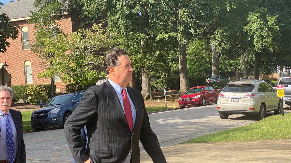Jeffrey Benjamin, a former senior executive vice president for Westinghouse Electric Corp., walks into Columbia’s Matthew J. Perry Jr. Courthouse on Tuesday, Aug. 31, 2021.