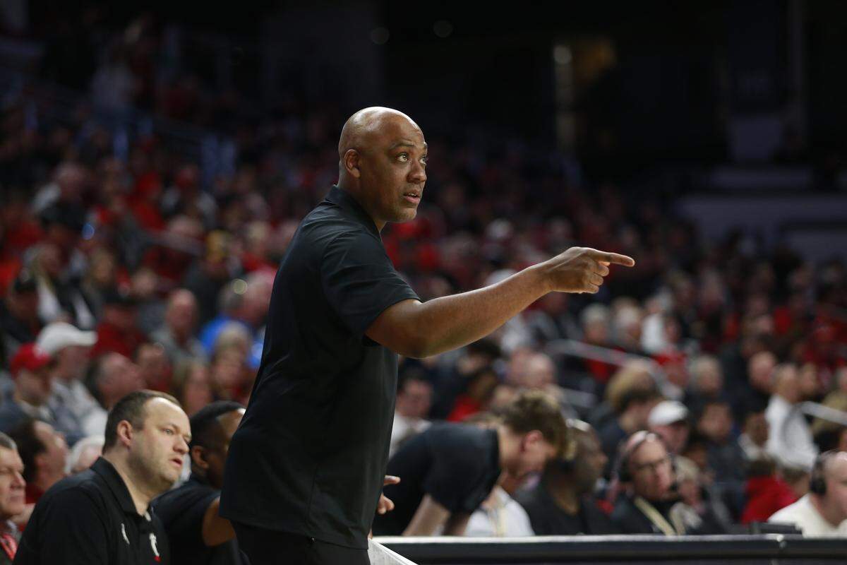 New Clemson men’s basketball assistant coach/director of quality control Andre Morgan most recently worked at Cincinnati from 2021-25.