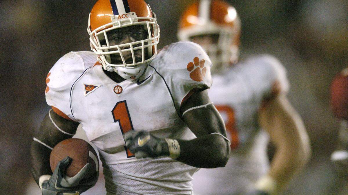 Clemson’s James Davis breaks free for a long run down inside the Tigers 5 yard line to set up the winning score over Florida State Saturday September 16, 2006 at FSU’s Doak Campbell Stadium in Tallahassee, Fl. Clemson Florida State Football