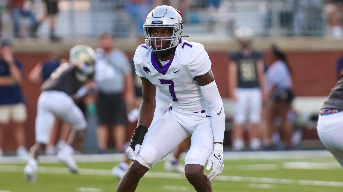 Ridge View Blazers linebacker Myles Brown (7) defends during their game at Blythewood High School in Blythewood, SC, Friday, Aug. 18, 2023.