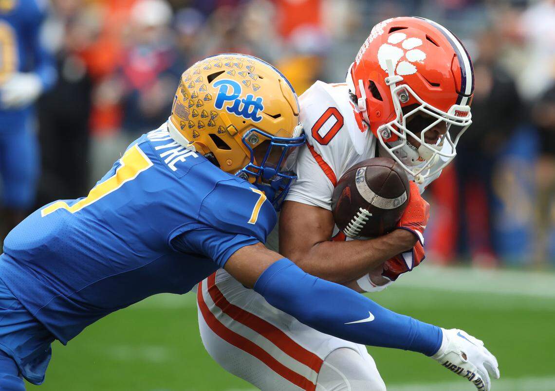 Clemson Tigers wide receiver Antonio Williams (0) catches a touchdown pass against Pittsburgh Panthers defensive back Javon McIntyre (7) during the first quarter at Acrisure Stadium.
