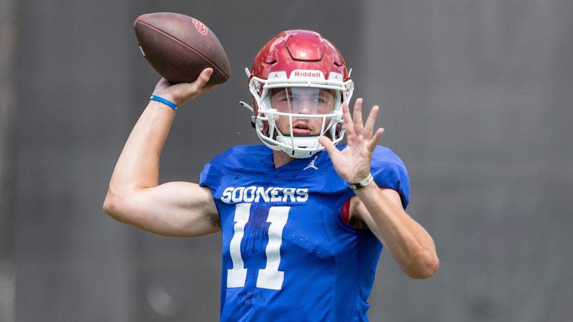 Oklahoma transfer quarterback commits to South Carolina