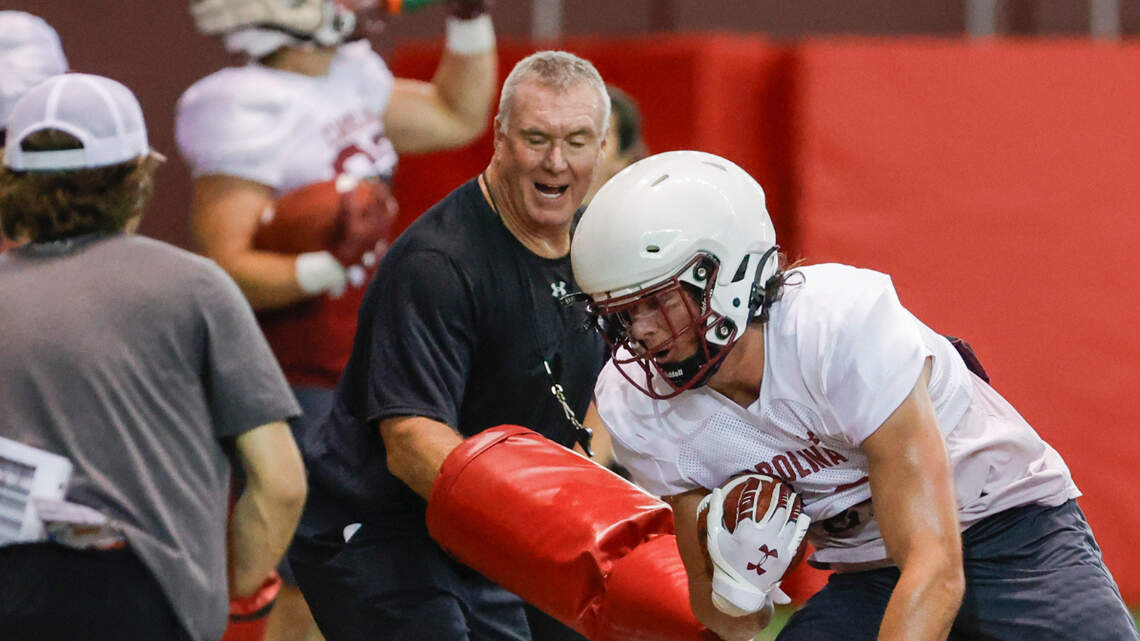 Tight end recruit likes what he’s hearing from USC, Shawn Elliott. Official visit set