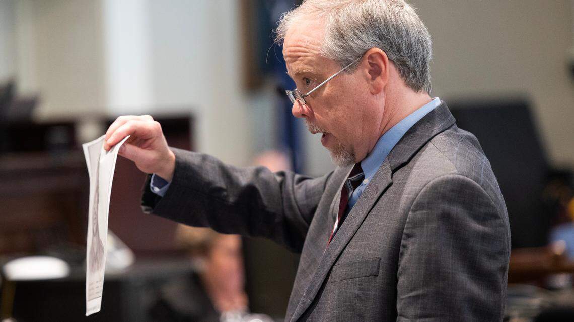 Timeline puts Murdaugh at crime scene, SC prosecutor says in closing argument