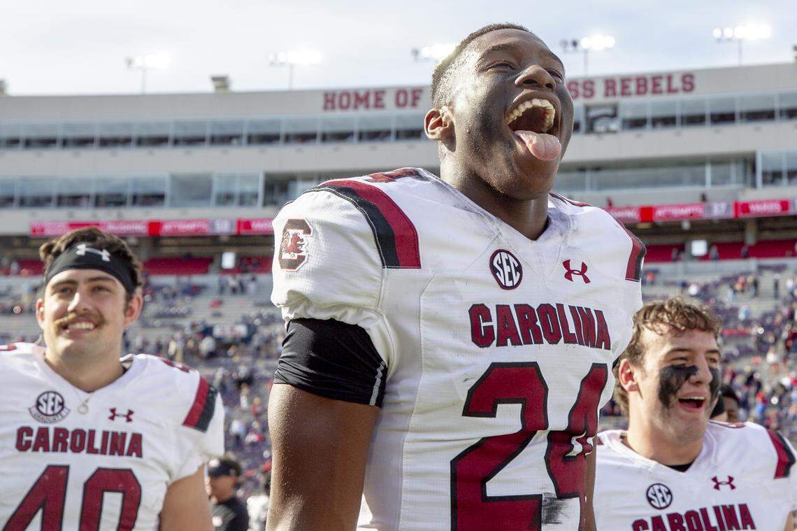 South Carolina Gamecocks defensive back Israel Mukuamu (24)