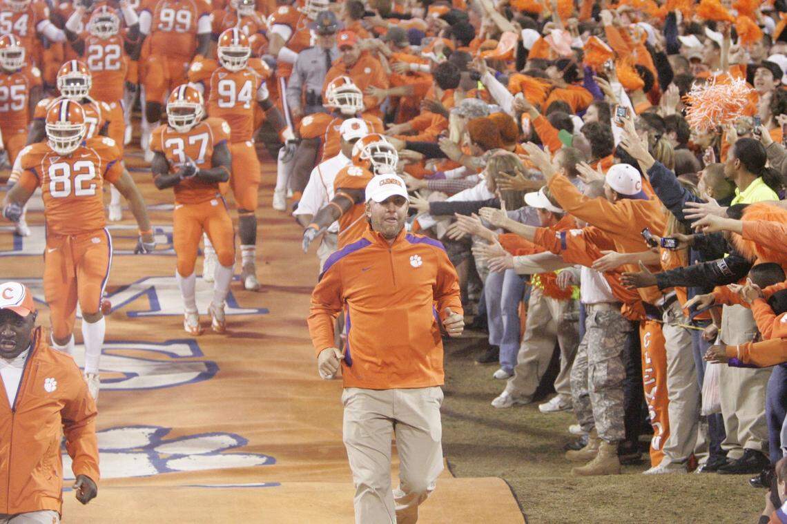 2009 U.S. Open champion Lucas Glover heads down the hill as the Tigers head onto the field during their game against the Seminoles at Memorial Stadium in Clemson, SC, Saturday, November 7, 2009.