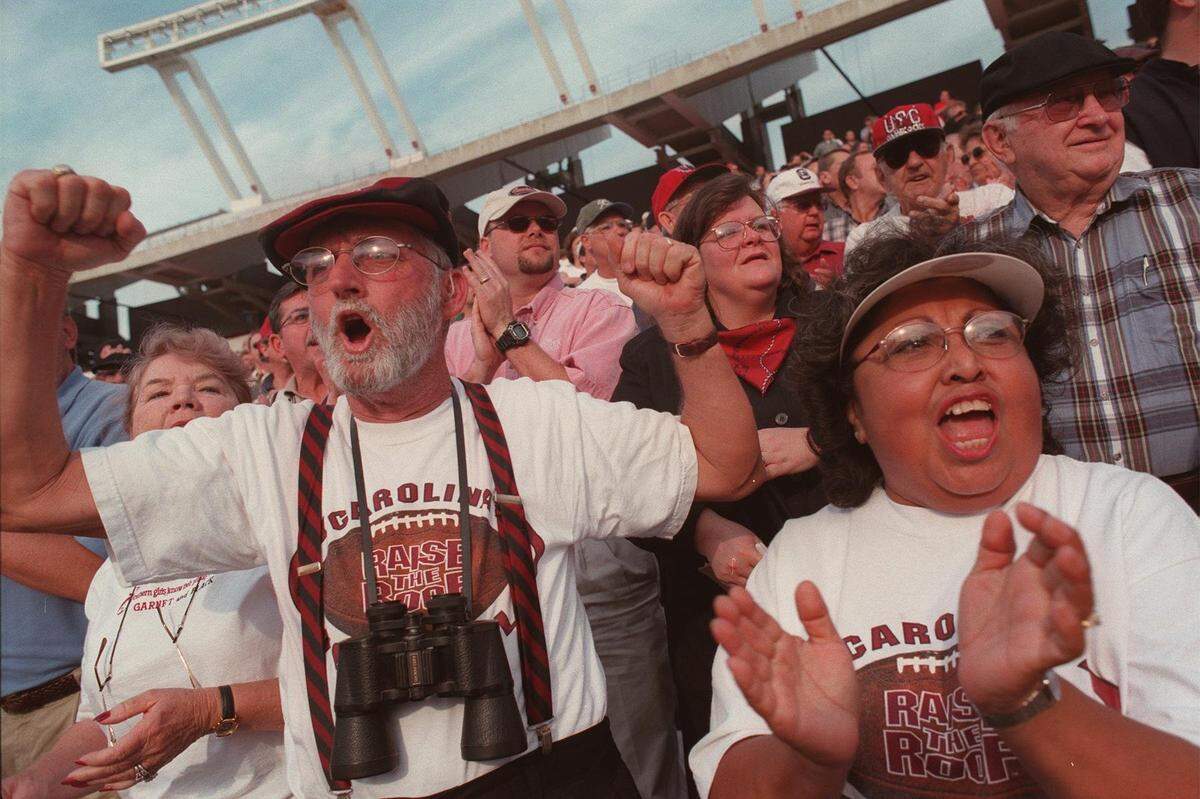 Dec. 4, 1998: South Carolina celebrate as Lou Holtz walks into Williams-Brice Stadium to be introduced as the Gamecocks’ new coach.