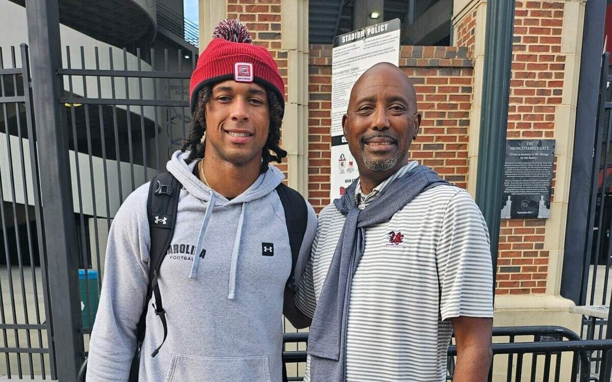 Bob Ashford (right), the father of South Carolina QB Robby Ashford, is in remission being diagnosed with throat cancer.