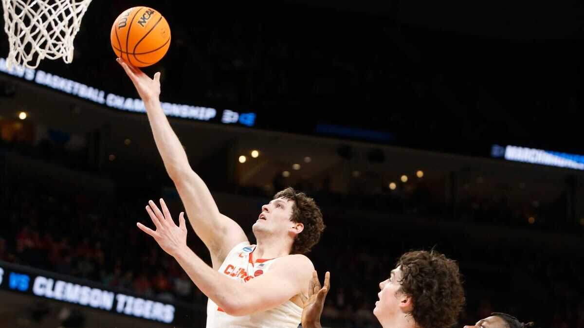 Clemson’s PJ Hall (24) goes for a layup during the first round game between Clemson University and University of New Mexico in the 2024 NCAA Tournament at FedExForum in Memphis, Tenn., on Friday, March 22, 2024.