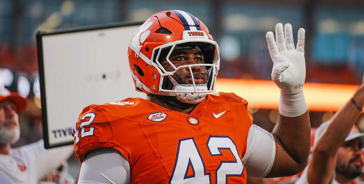 Clemson football defensive tackle Hevin Brown-Shuler (42)