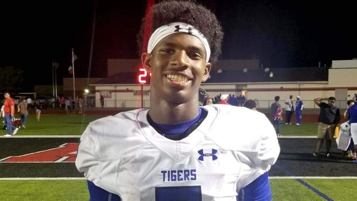 FAU going Prime Time after Shedeur Sanders, son of Deion Sanders, commits to the Owls
