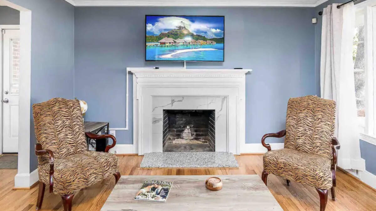 An image of the living room of a Columbia Airbnb listed as the best new host in South Carolina in 2022 by Airbnb.