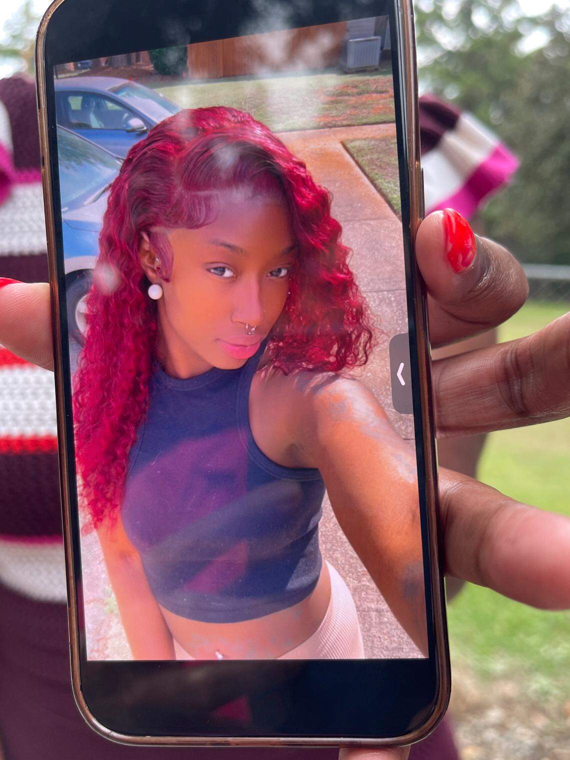 Shanequa Scott holds a photograph of her daughter, Tierra Hamer.