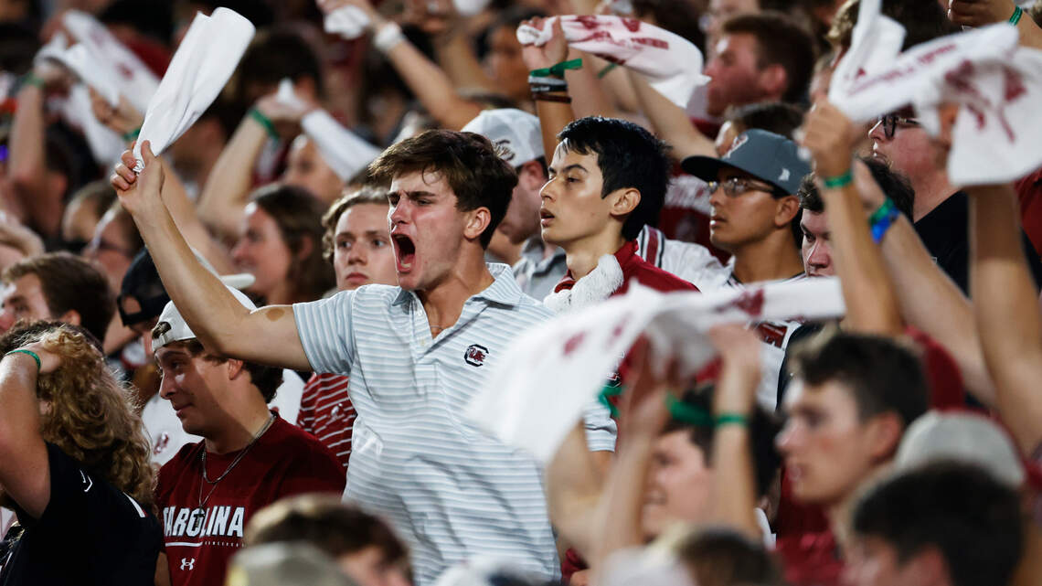 USC pulls out all stops to sell football tickets, promote full stadium. Is it working?